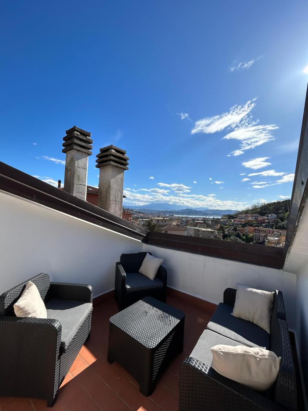 Casa Sarina Modern Apartment With City And Sea View Up To 6 Ppl Garage On Request لا سبيتسْيا المظهر الخارجي الصورة