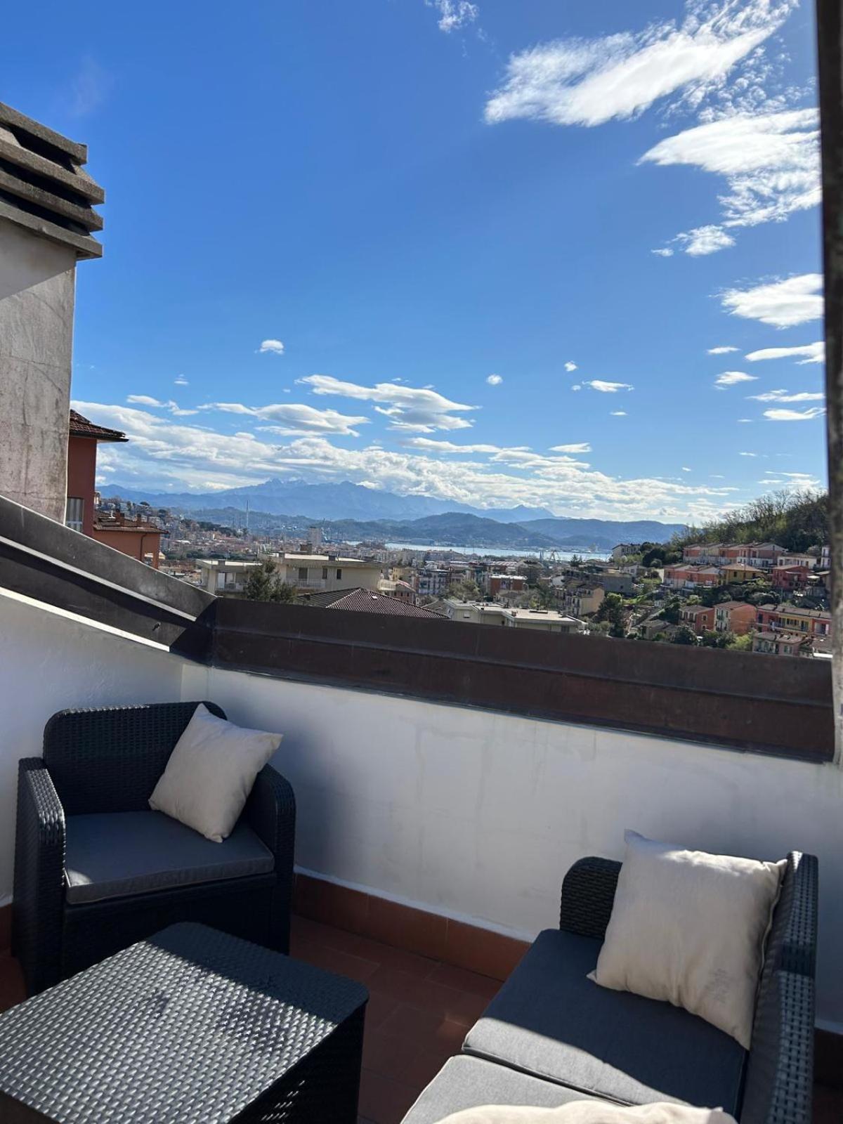 Casa Sarina Modern Apartment With City And Sea View Up To 6 Ppl Garage On Request لا سبيتسْيا المظهر الخارجي الصورة